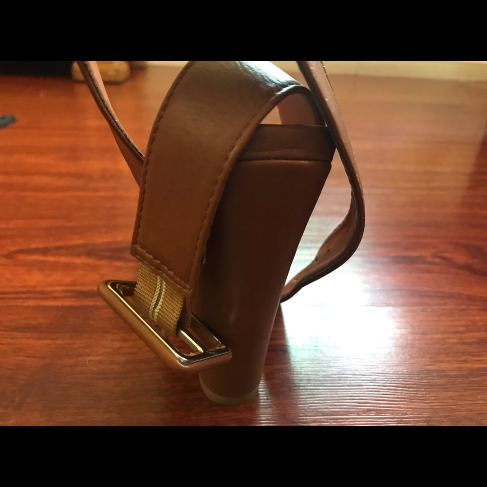 Shoes - Picture 4 of 5